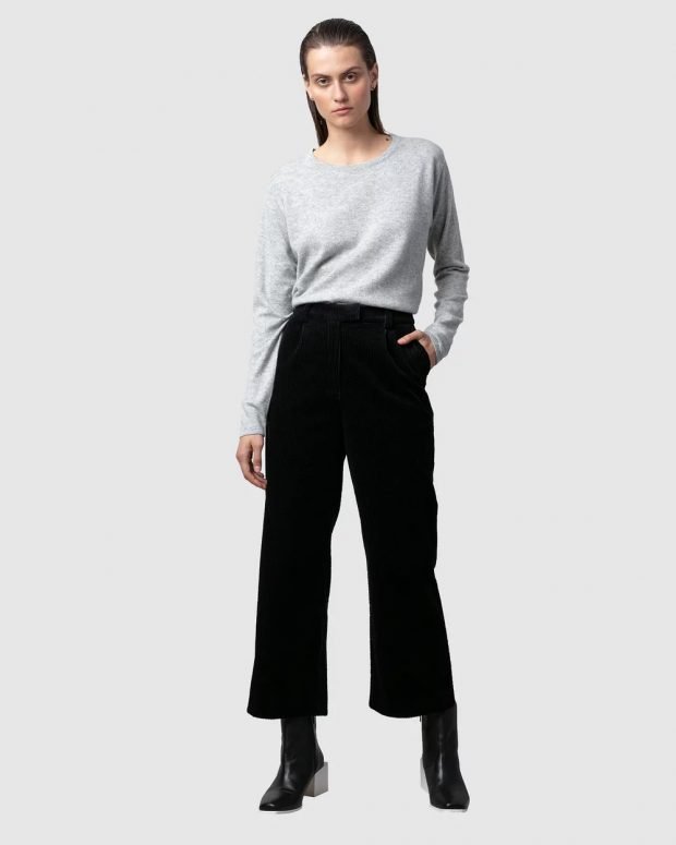 женские брюки осень зима 2020 2021: черные укороченные
