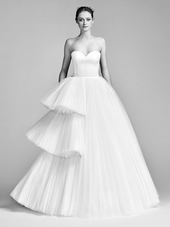 Пышные свадебные платья 2017-2018: плиссированная асимметричная многоярусная юбка