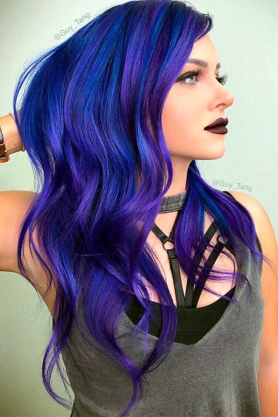 Синие волосы - длинные локоны, сочетающие голубой и фиолетовый