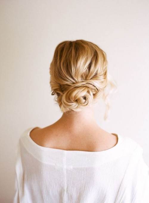 Easy and beautiful diy low bun hairstyle 1 500x682
