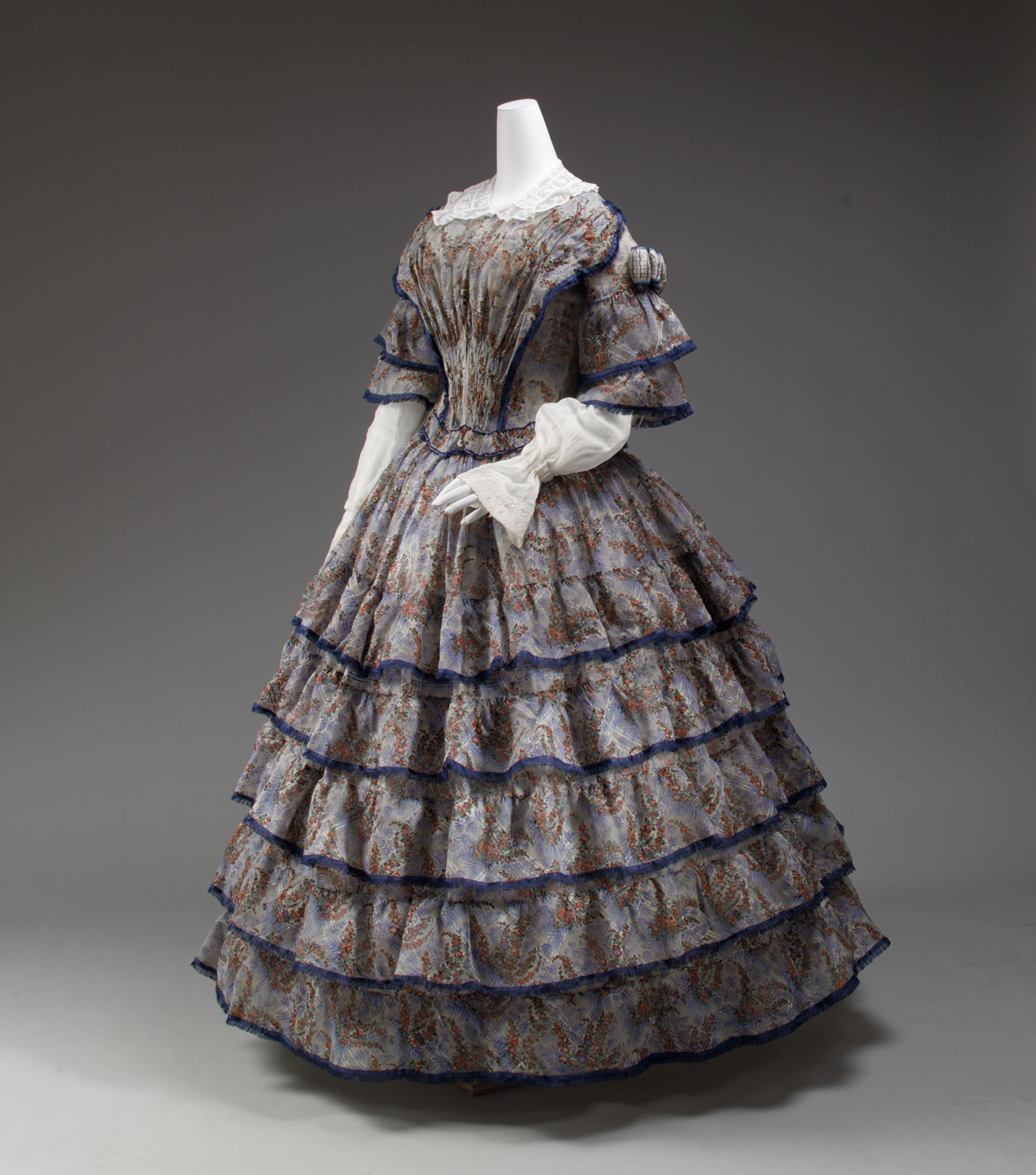 Модели 18 века. Фуляровое платье 19 век. Платье с кринолином 19 век. Платье «фуро». 19 Век. Платья антик 19 век.