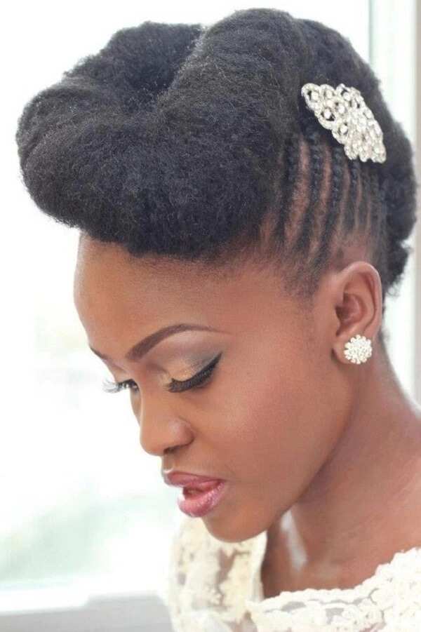 Bridal hairdo with a shell