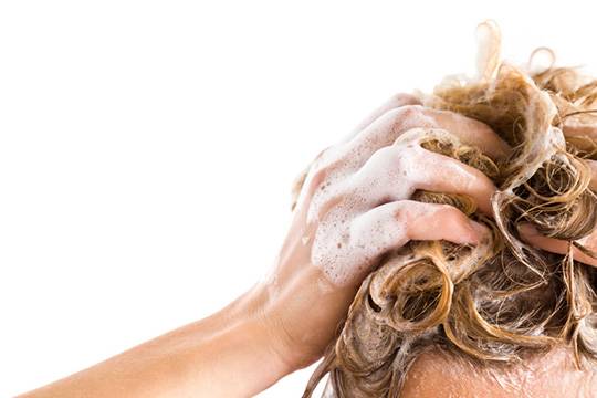Мытье кудрявых волос