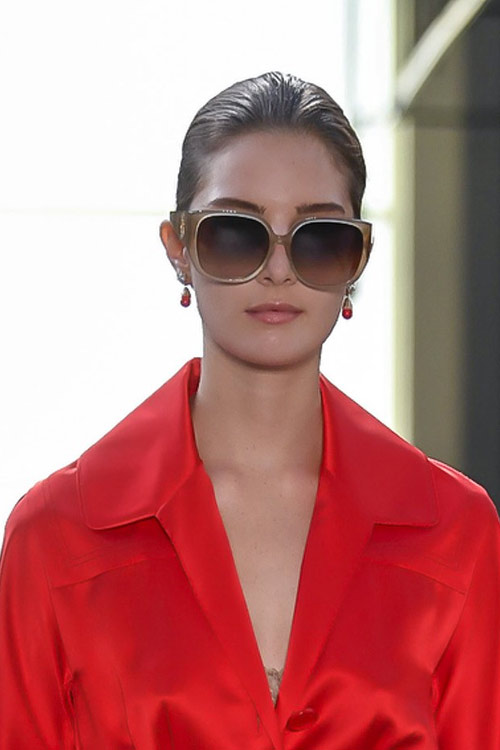 Модные солнцезащитные очки в прямоугольной оправе Burberry SS 2019