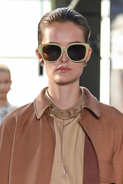 Модные солнцезащитные очки в прямоугольной оправе Burberry весна-лето 2019