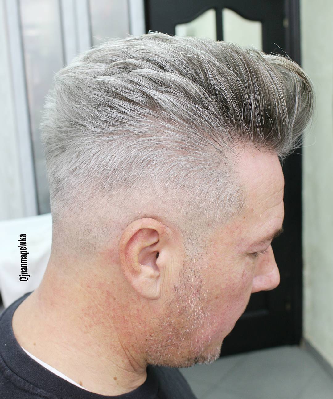 Textured haircut for middle age guys